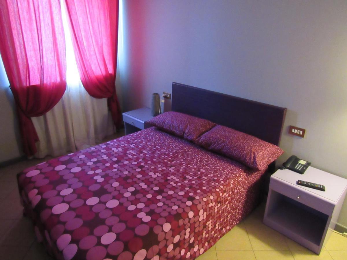 B&B The Sun Swimming & Pool ตูริน ภายนอก รูปภาพ