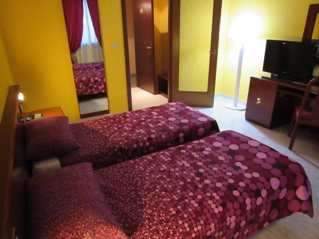 B&B The Sun Swimming & Pool ตูริน ภายนอก รูปภาพ