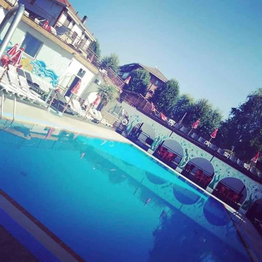 B&B The Sun Swimming & Pool ตูริน ภายนอก รูปภาพ